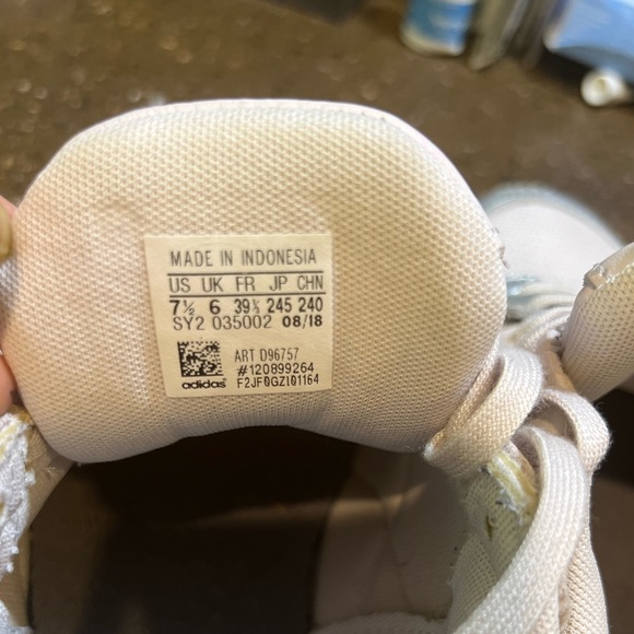 ADIDAS FALCON ORCHID💕Size 7.5 Excellent Condition close to new ! - Picture 10 of 15